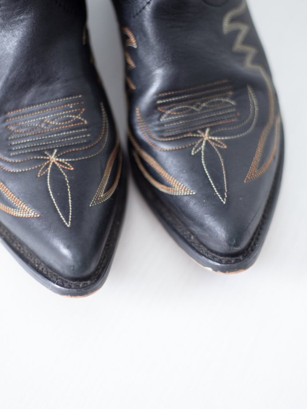 Vintage Cowboy Boots | Black Leather | Gold Stitch Inlay | Women's 8.5 / Men's 7 - Picture 13 of 16